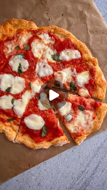 Fit pizza sa proteinskim testom i mozzarellom