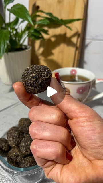 Mak kuglice od semenki i urmi