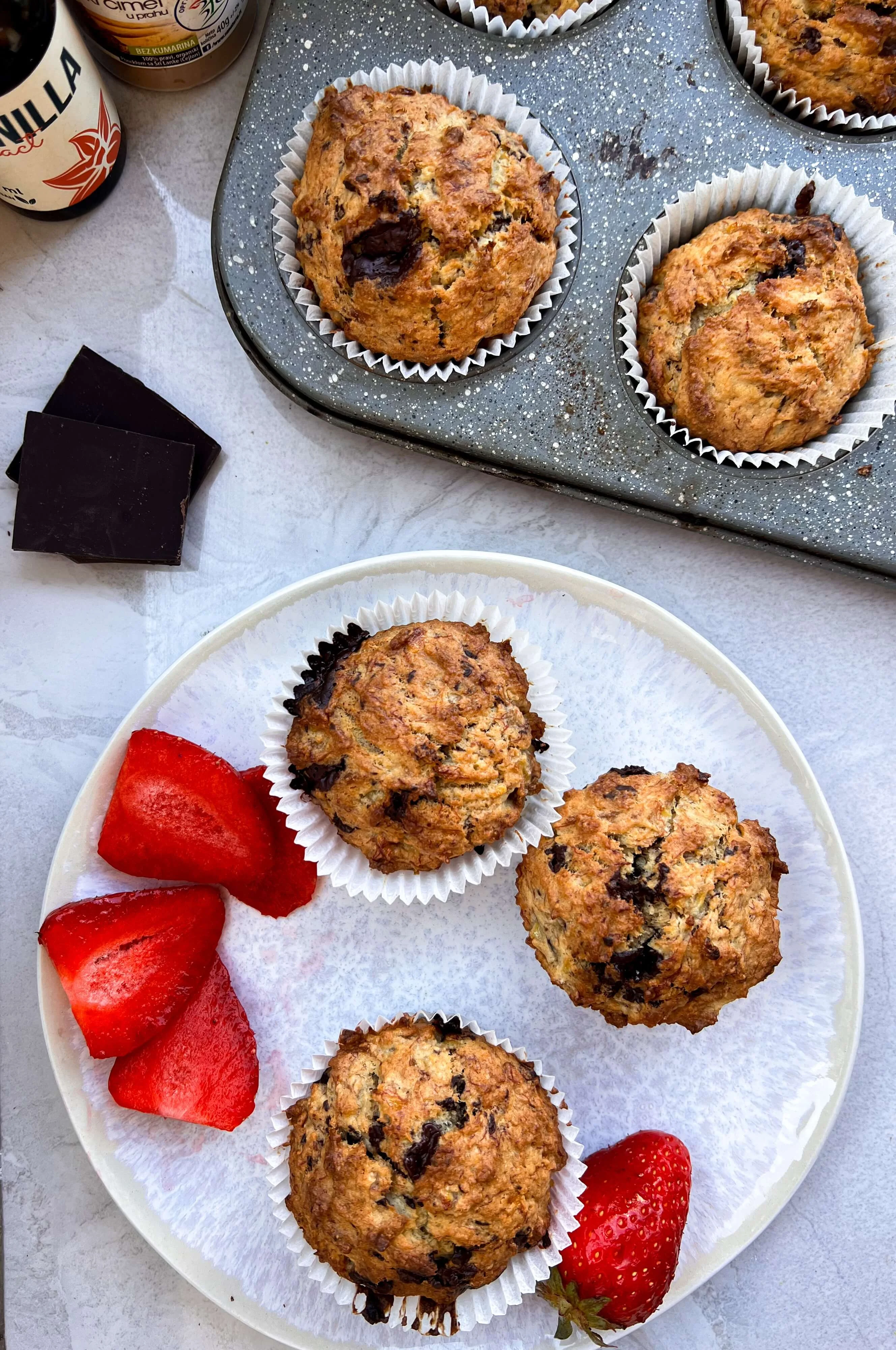 Banana mafini sa komadićima crne čokolade i ovsenim brašnom