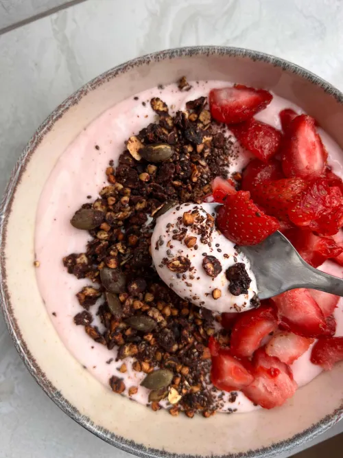 Domaća čoko granola sa ovsenim pahuljicama, orasima i kakaom