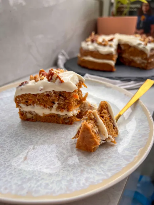 Fit carrot cake tortica sa krem sirom i orasima