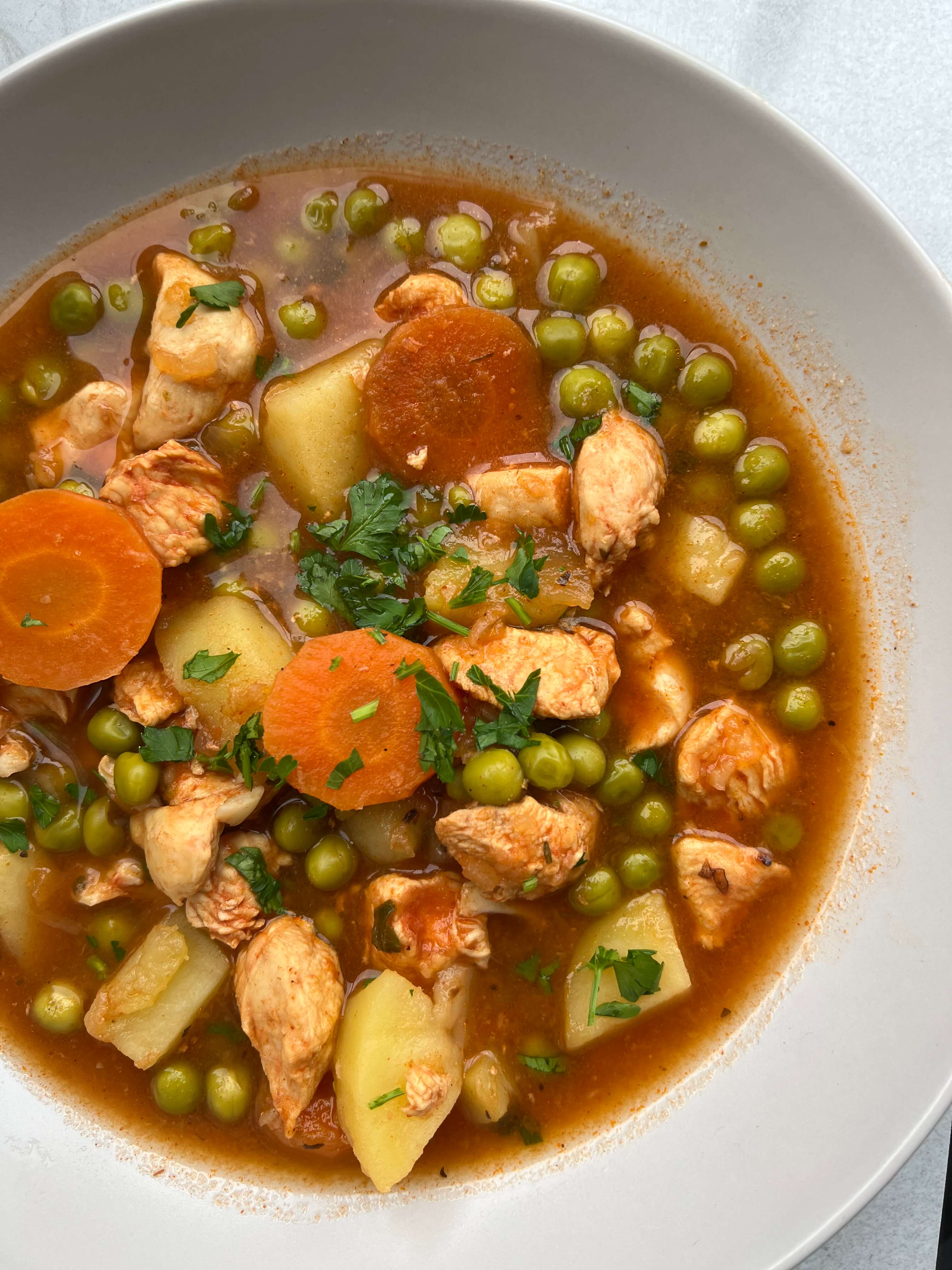 Domaći grašak sa piletinom