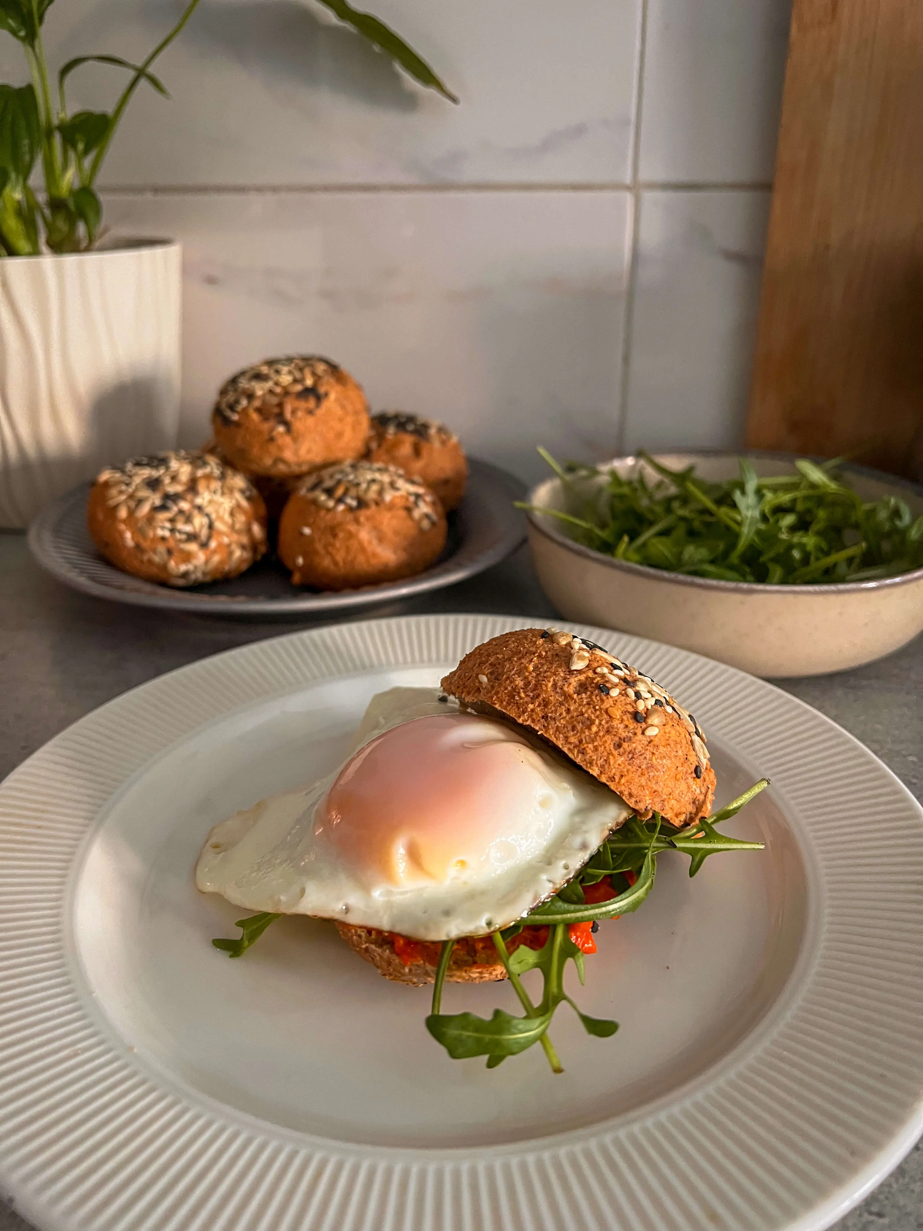 Bezglutenske lepinjice od crvenog sočiva posute semenkama