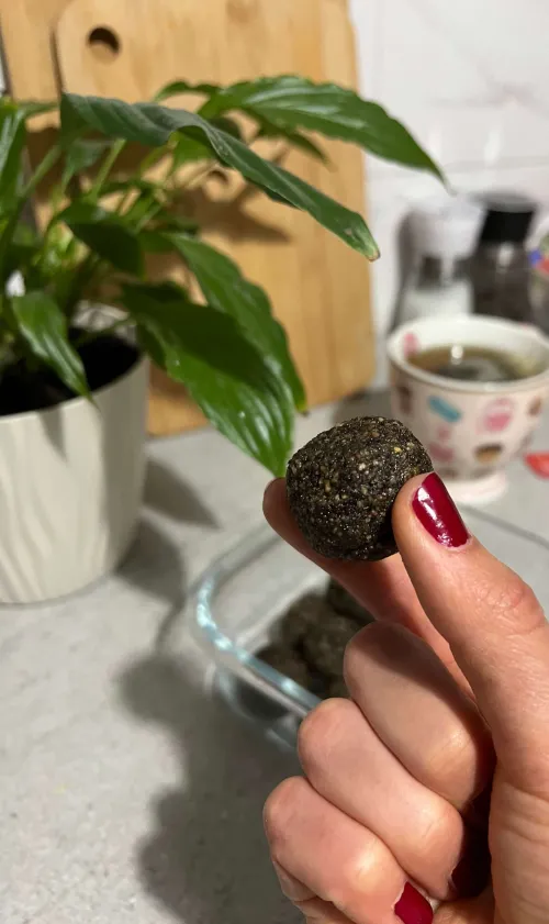 Mak kuglice od semenki i urmi