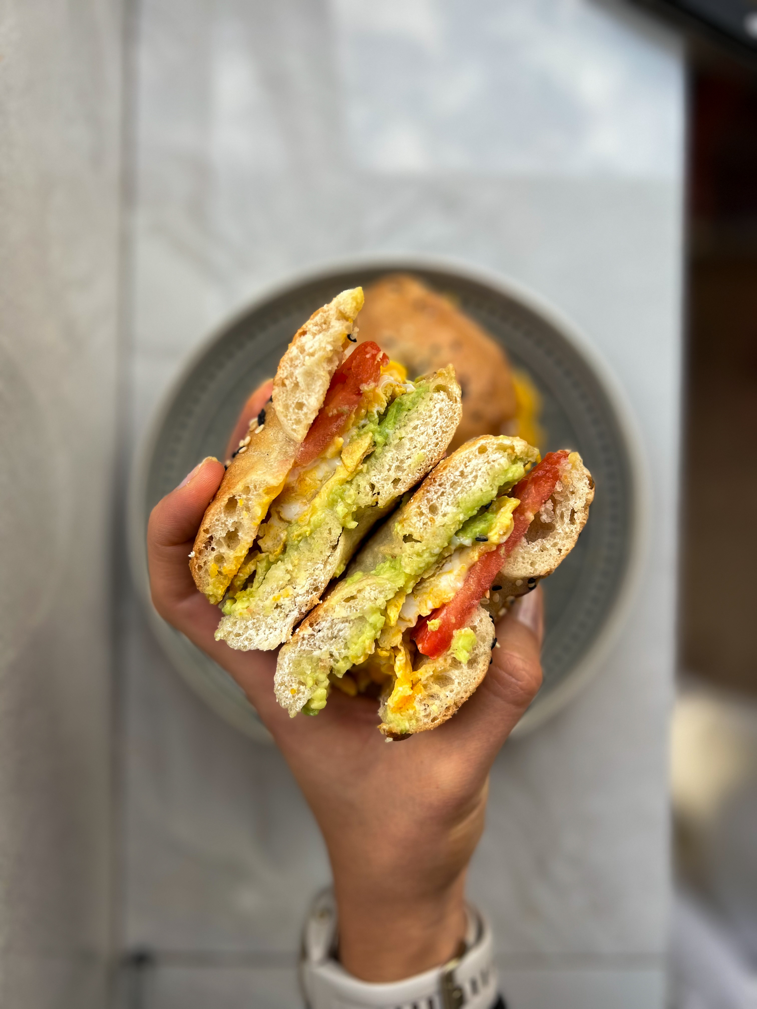 Sourdough bagels posuti susamom sa hrskavom koricom