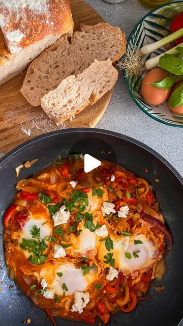 Shakshuka sa jajima u paradajz sosu