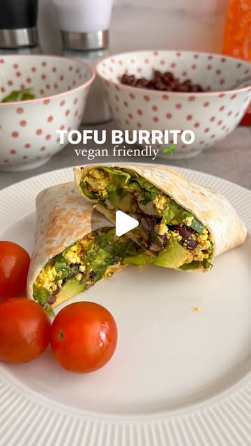 Vegan tofu burrito sa crnim pasuljem i avokadom